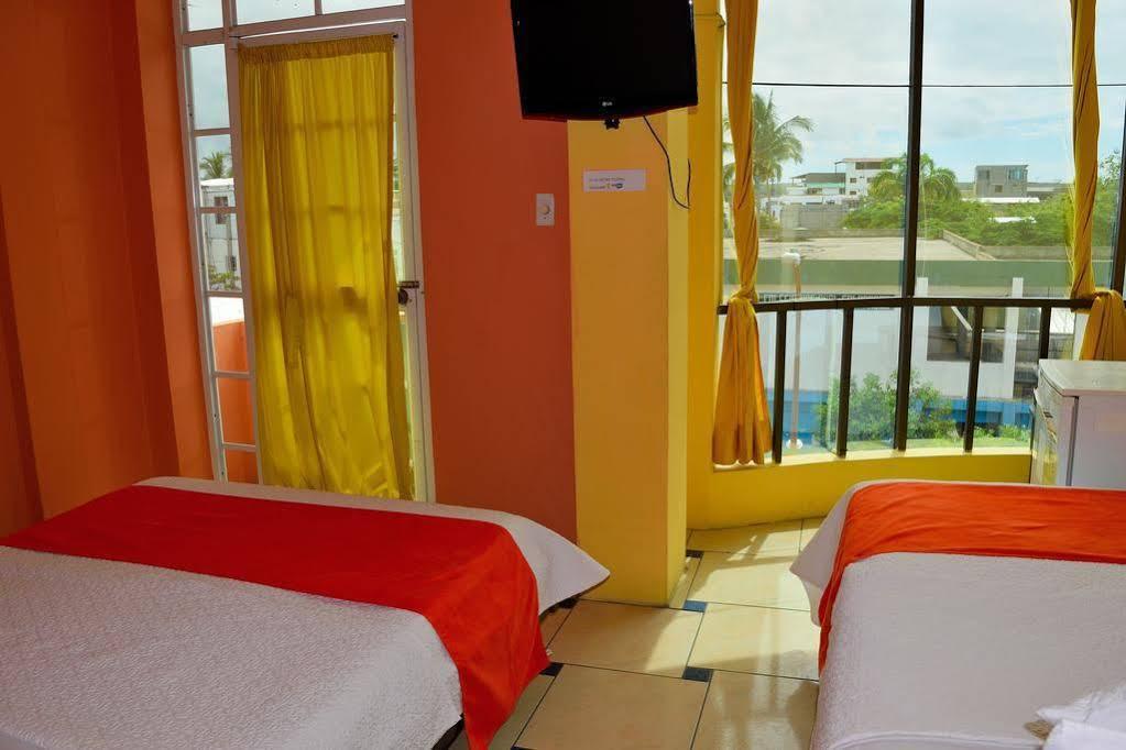 Hostal Carliza Puerto Ayora  Exterior foto